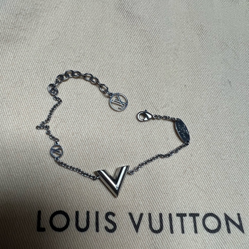 Louis Vuitton Silver V Chain Bracelet - Picture 10 of 12